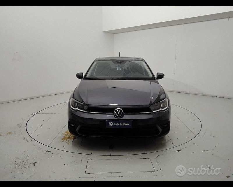 Usata VW Polo Life 95 CV (69 kW) 2023 Grigio Utilitaria