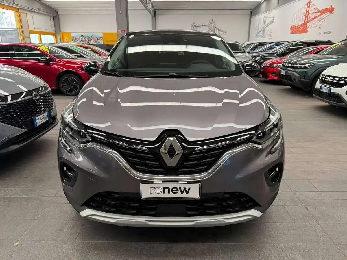 Usata Renault Captur Intens 101 CV (74 kW) 2024 Grigio scuro/tetto nero SUV
