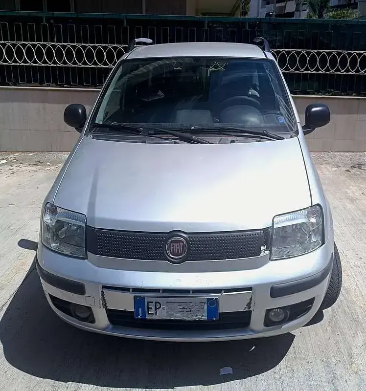 Usata Fiat Panda Active 60 CV (44 kW) 2012 Argento Utilitaria