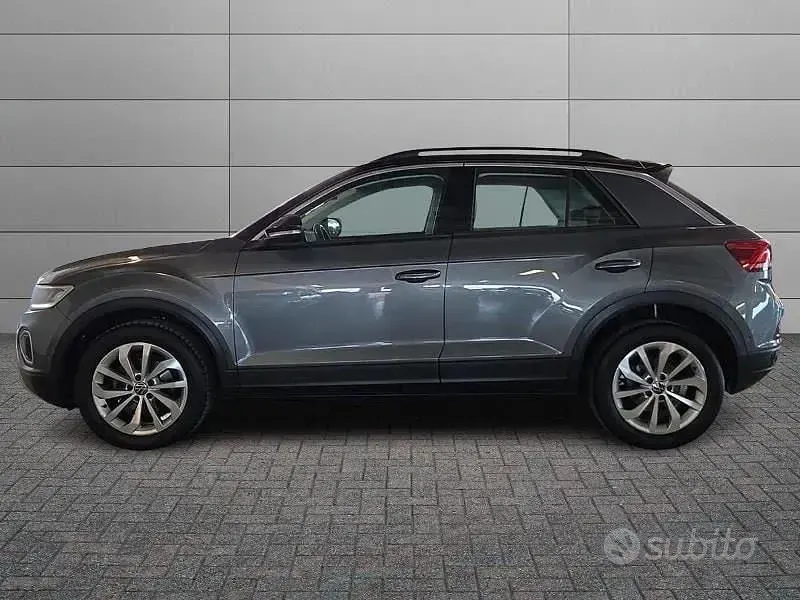 Usata VW T-Roc Life 110 CV (80 kW) 2023 Grigio SUV
