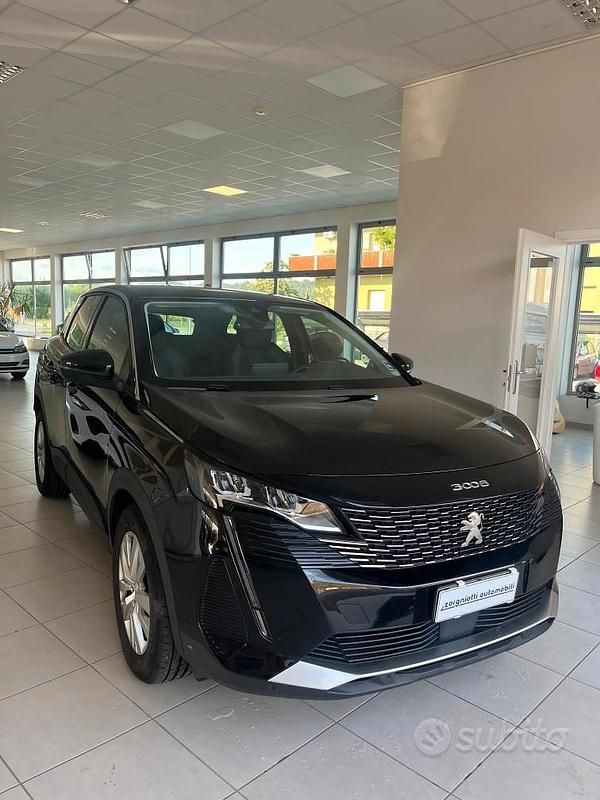 Nero Usata 2022 Peugeot 3008 Active SUV | 15.400 € (Ottimo prezzo) - Immagine 1/4