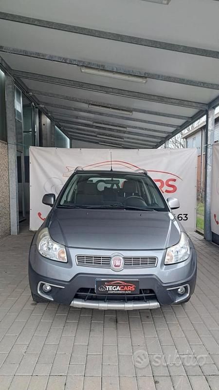 Usata Fiat Sedici Emotion 107 CV (78 kW) 2010 Grigio SUV
