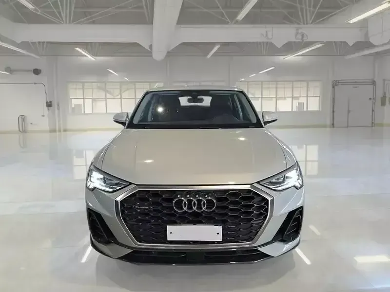 Begagnad Audi Q3 Sportback Business Plus 200 HK (147 kW) 2021 Silver SUV
