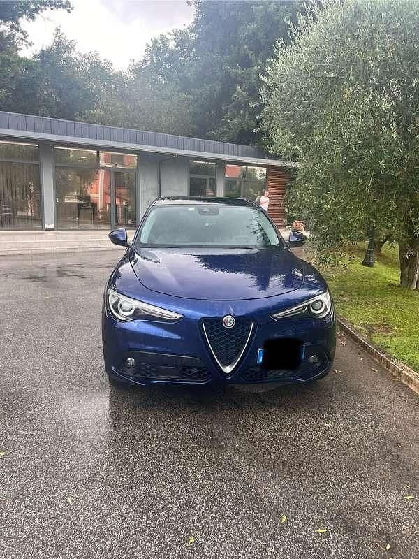 Usata Alfa Romeo Stelvio Executive 180 CV (132 kW) 2017 Blu/azzurro SUV