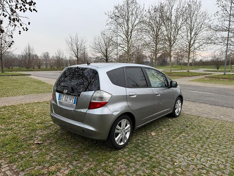 Usata Honda Jazz 99 CV (72 kW) 2008 Grigio Utilitaria