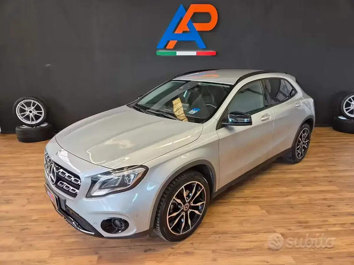 Usata Mercedes GLA200 136 CV (100 kW) 2018 Grigio SUV