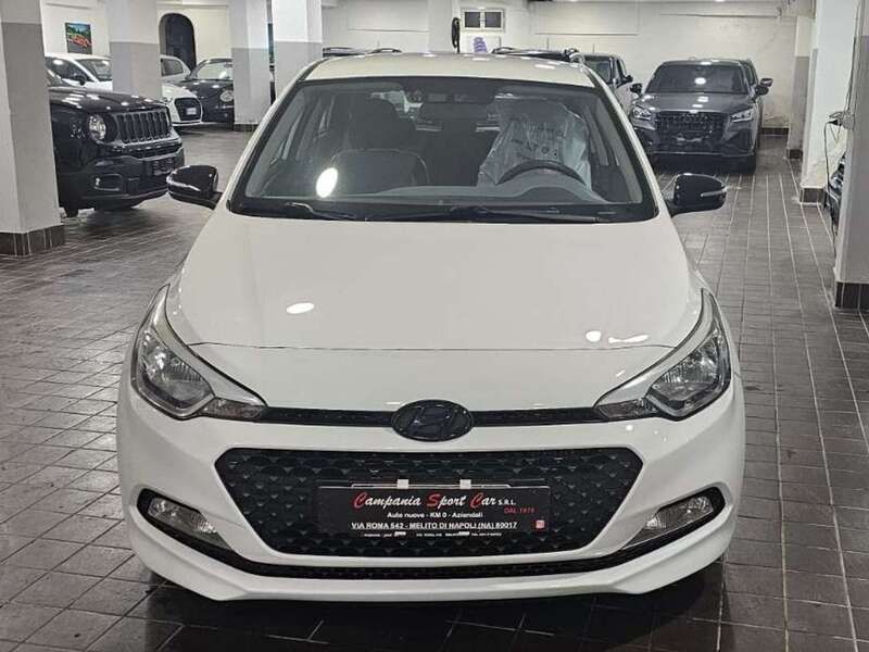 Usata Hyundai i20 75 CV (55 kW) 2016 Alpine white Berlina