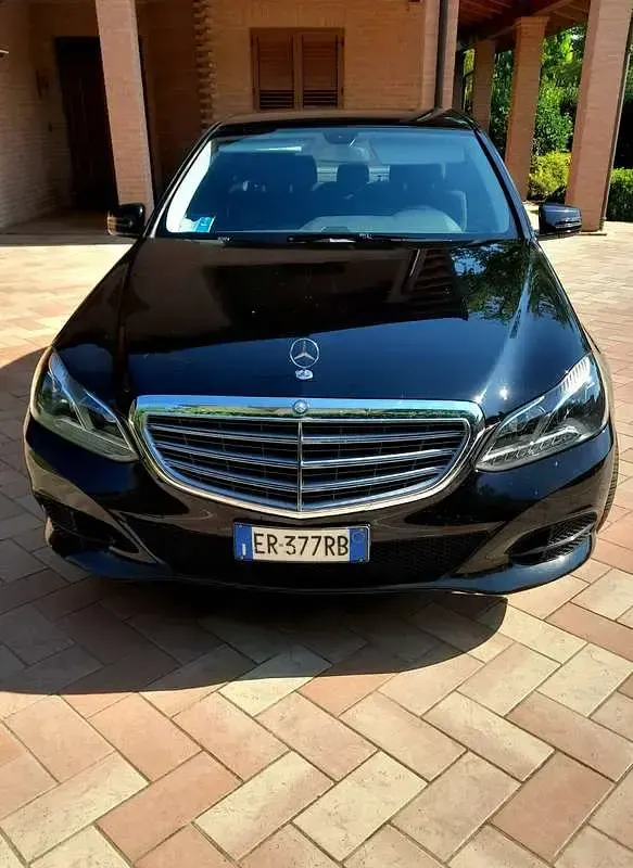 Usata Mercedes E200 136 CV (100 kW) 2013 Nero Berlina