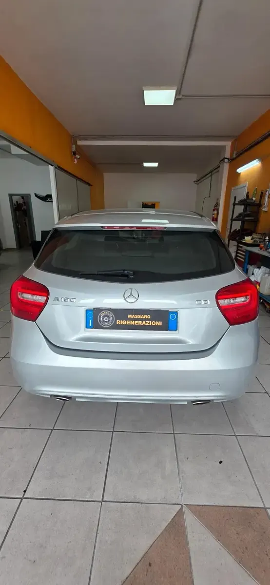 Usata Mercedes A180 109 CV (80 kW) 2016 Argento Utilitaria