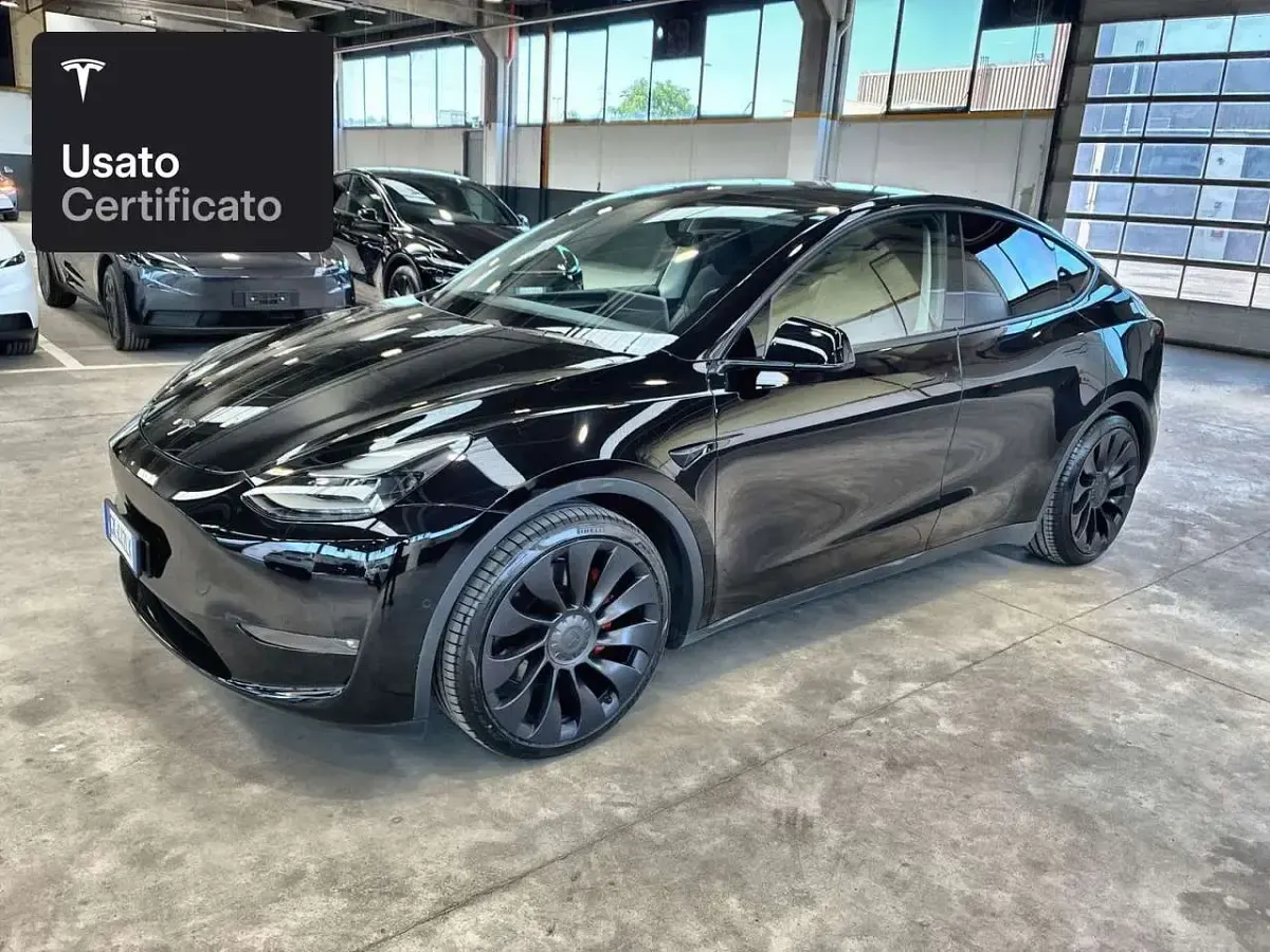 Usata Tesla Model Y Performance 392 kW (533 CV) 2022 Solid black SUV