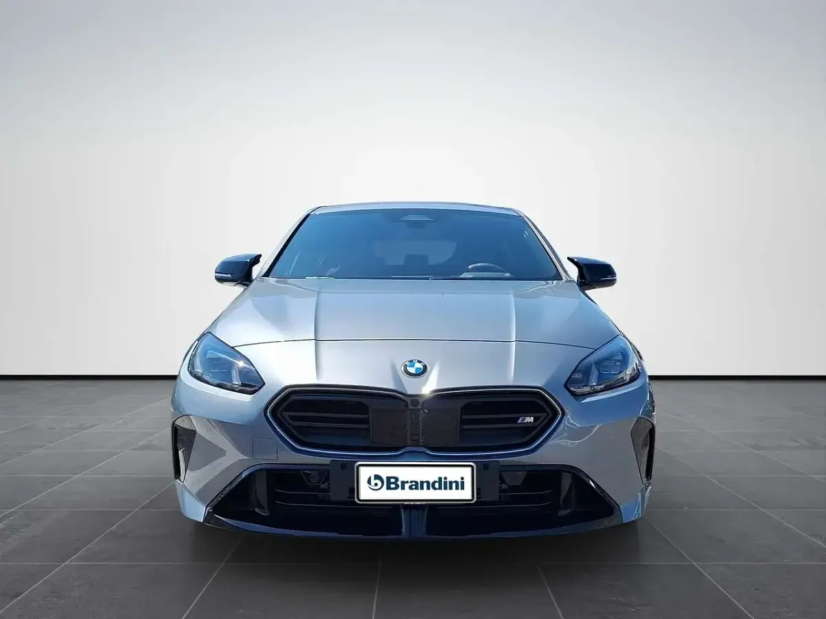 Nuova BMW M1 317 CV (233 kW) 2026 Skyscraper grey metallic Coupé
