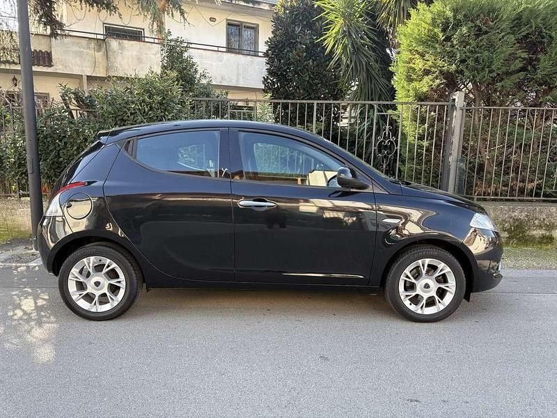 Usata Lancia Ypsilon Gold 69 CV (50 kW) 2016 Utilitaria