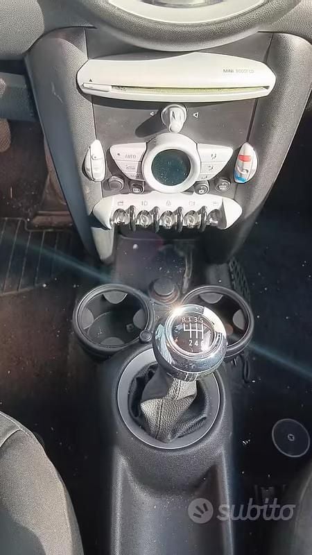 Begagnad Mini ONE Chili 95 HK (69 kW) 2007 Röd Halvkombi