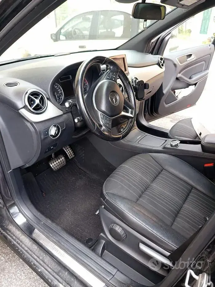 Usata Mercedes B180 116 CV (85 kW) 2013 Nero Utilitaria
