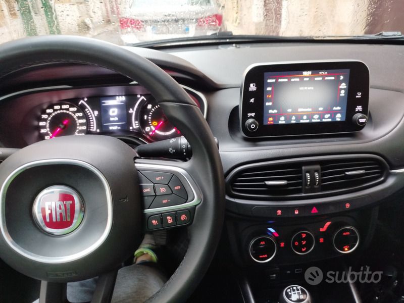 Usata Fiat Tipo 120 CV (88 kW) 2020 Verde Station wagon