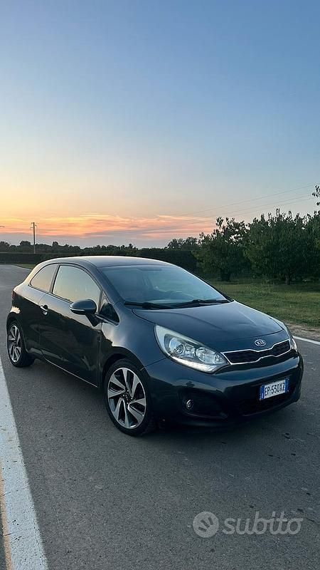 Usata Kia Rio EX 90 CV (66 kW) 2013 Grigio Berlina