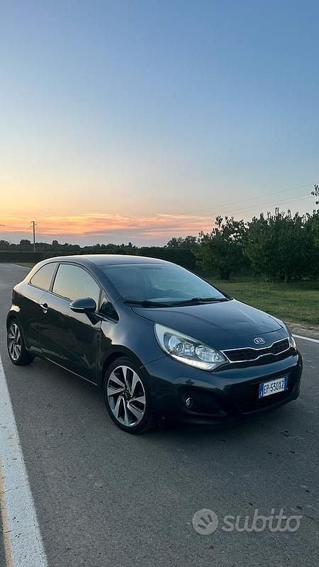 Usata Kia Rio EX 90 CV (66 kW) 2013 Grigio Berlina
