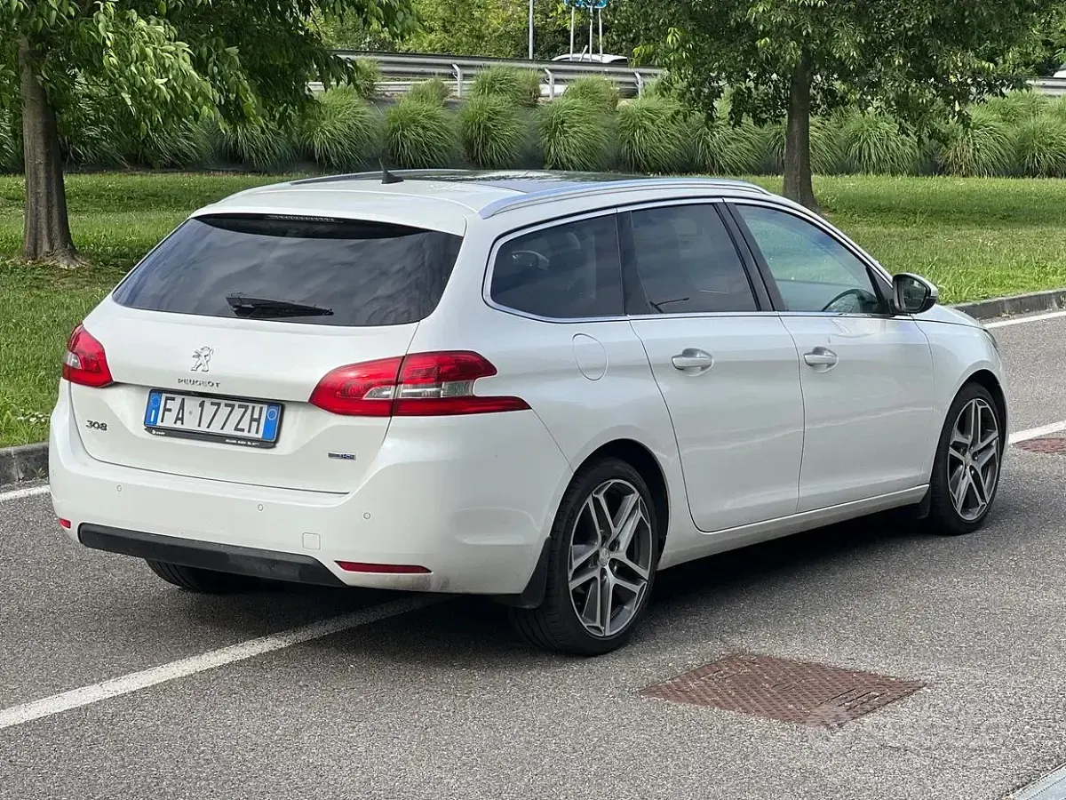 Usata Peugeot 308 GT-line 120 CV (88 kW) 2015 Bianco Station wagon