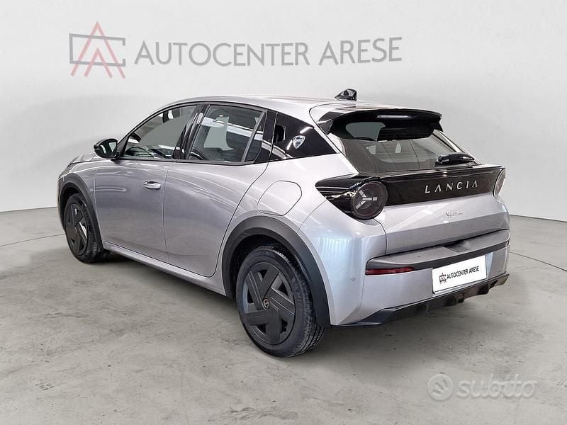 Usata Lancia Ypsilon 110 CV (80 kW) 2025 Grigio Utilitaria