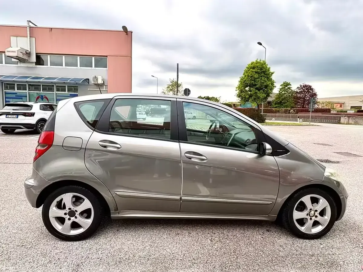 Usata Mercedes A180 Elegance 109 CV (80 kW) 2007 Grigio Berlina