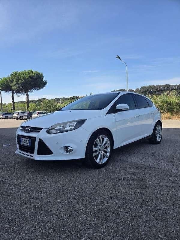 Usata 2013 Ford Focus Titanium Tre volumi | 7000 € (Buon prezzo) - Immagine 1/4