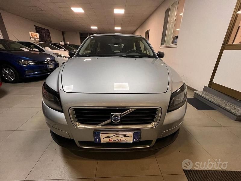 Usata Volvo C30 Summum 108 CV (79 kW) 2009 Arancione Utilitaria