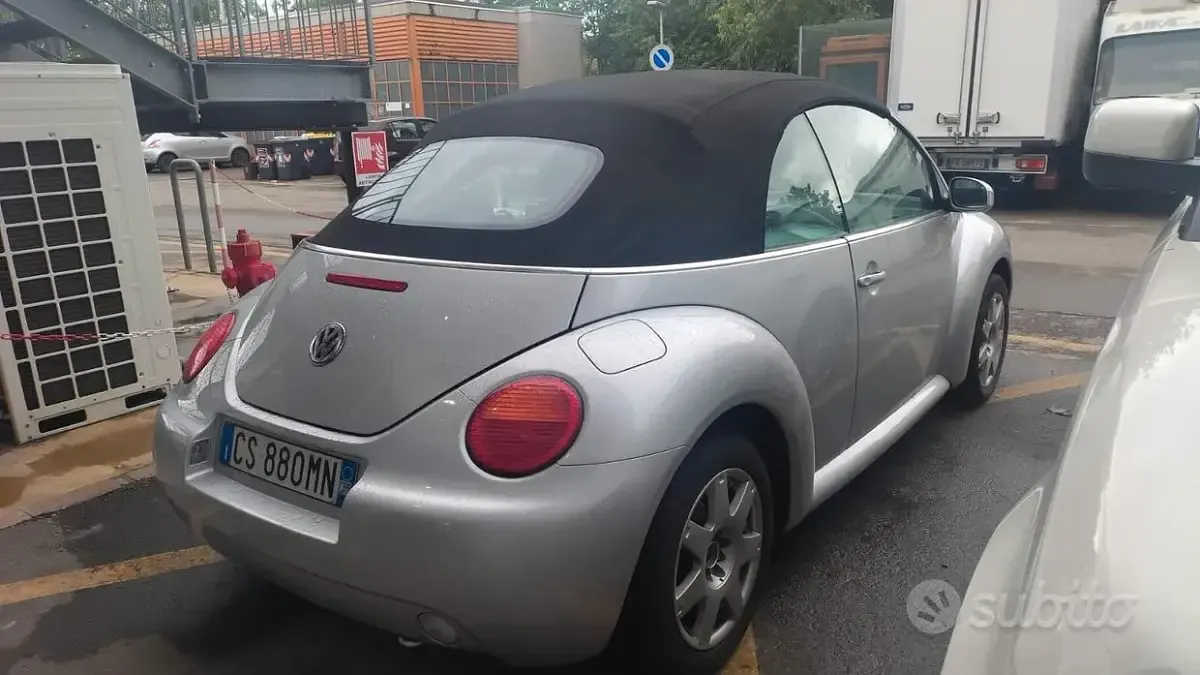 Usata VW New Beetle 101 CV (74 kW) 2004 Grigio Utilitaria