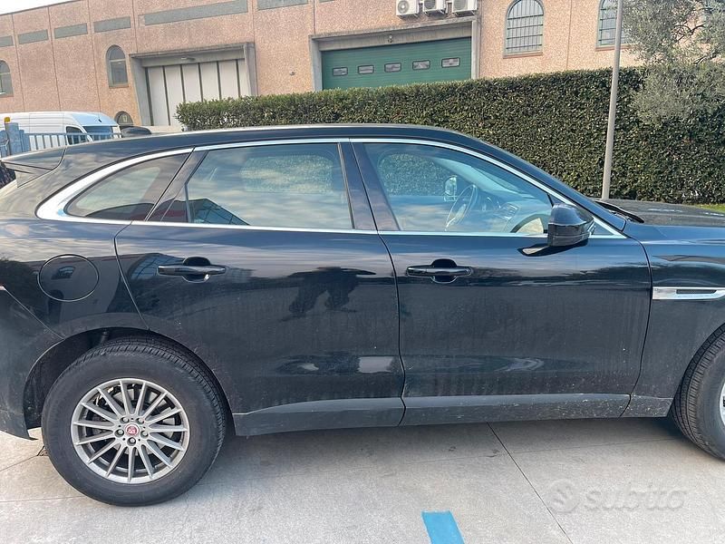 Usata Jaguar F-Pace 180 CV (132 kW) 2018 Nero SUV
