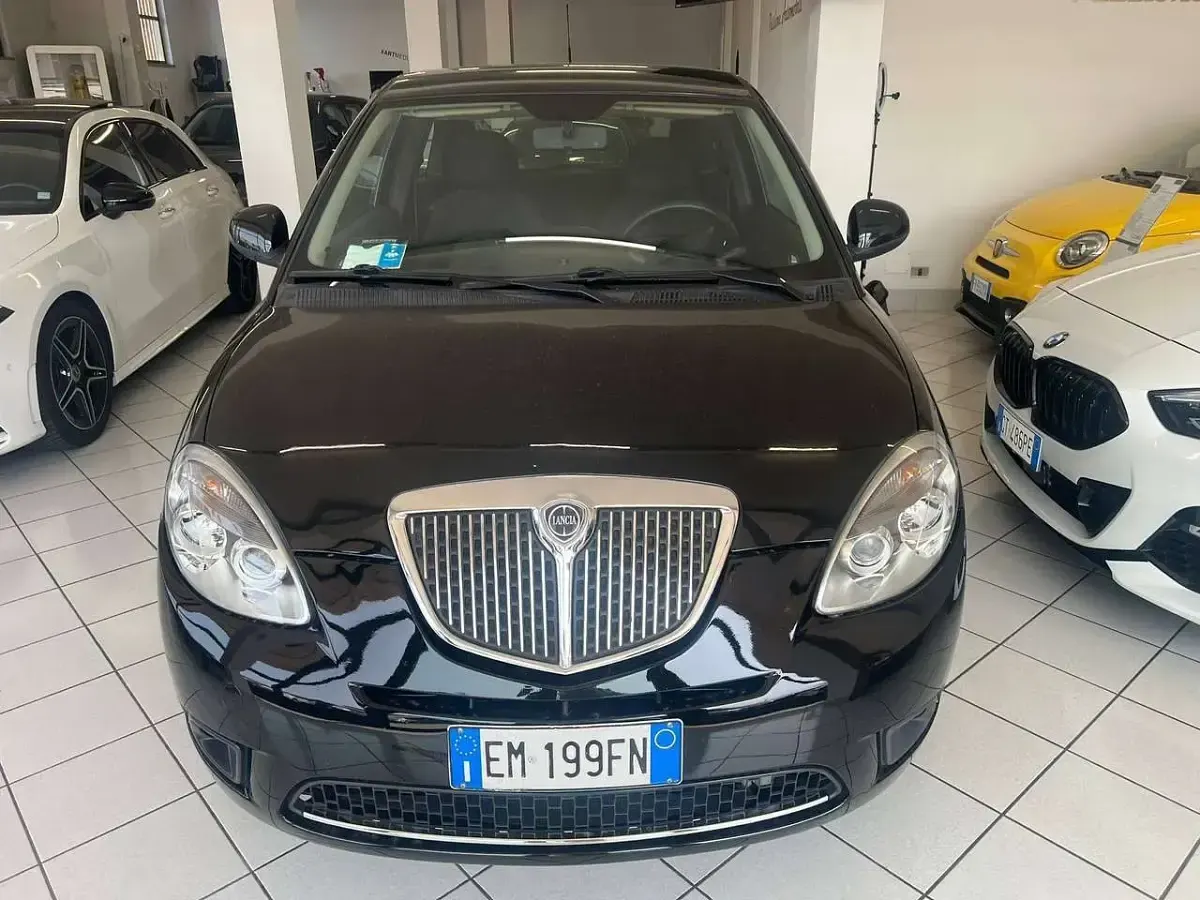 Usata Lancia Ypsilon 69 CV (50 kW) 2012 Nero Utilitaria