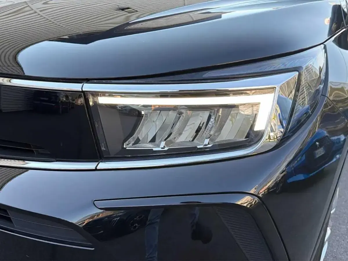 Usata Opel Grandland X Business Elegance 131 CV (96 kW) 2023 Nero SUV