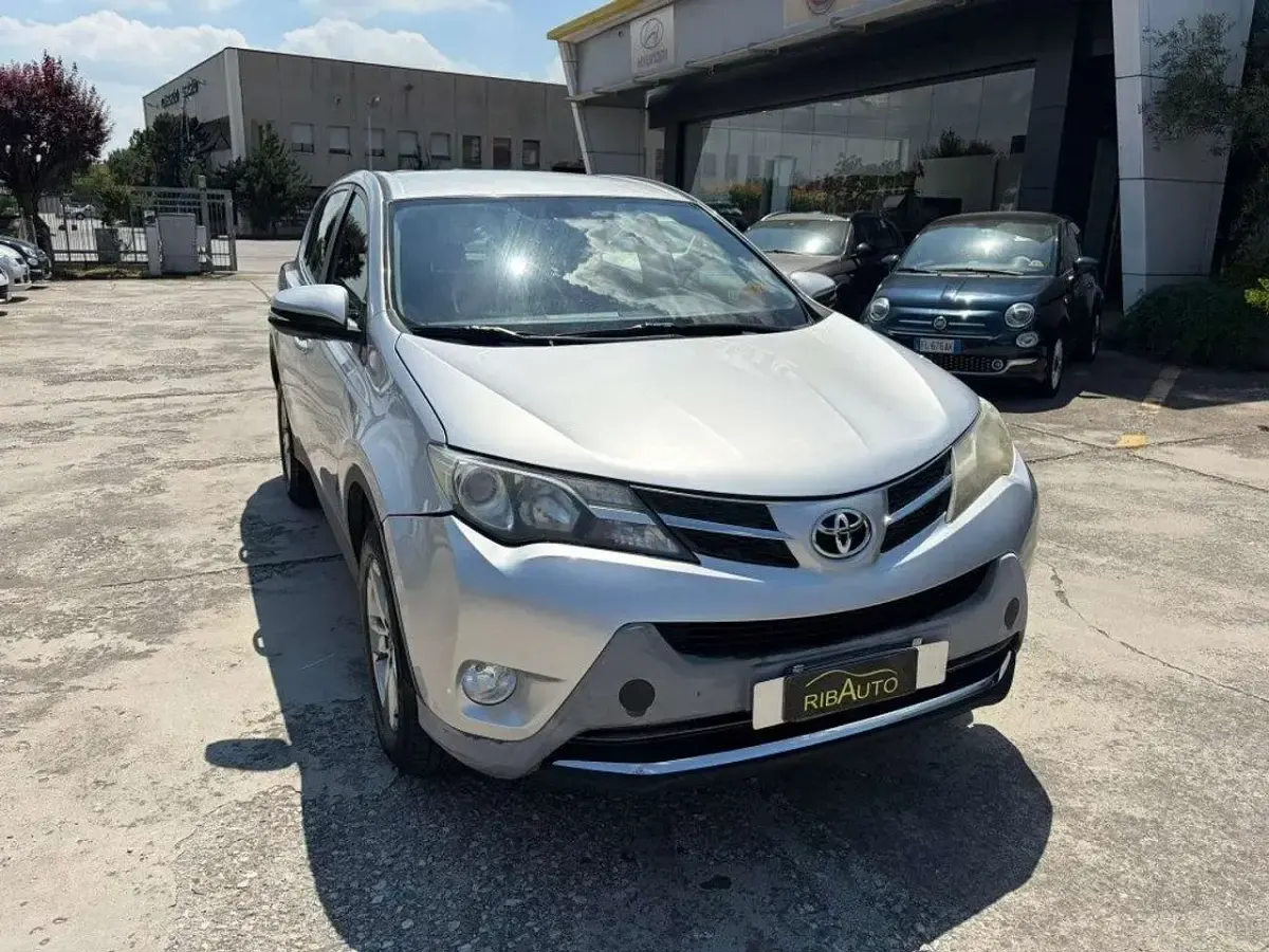 Usata Toyota RAV4 Style 124 CV (91 kW) 2015 Argento SUV