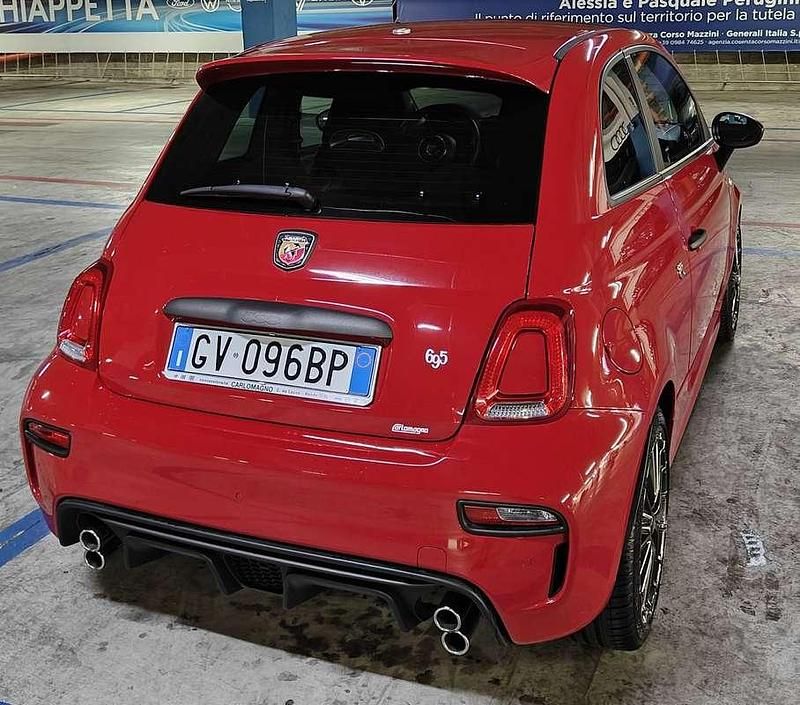 Usata Abarth 695 Competizione 179 CV (131 kW) 2024 Rosso Utilitaria