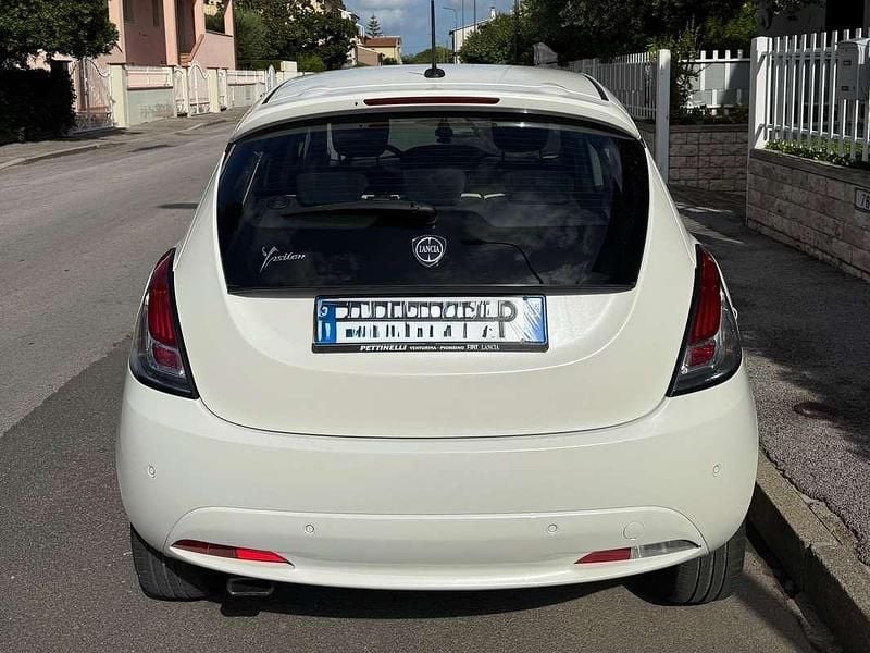 Usata Lancia Ypsilon Gold 69 CV (50 kW) 2016 Bianco Utilitaria