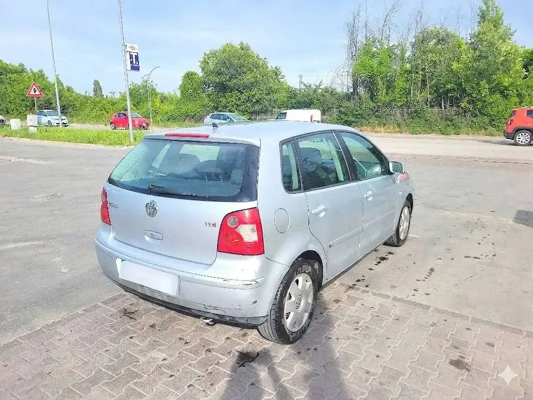 Usata VW Polo Comfortline 75 CV (55 kW) 2005 Argento Utilitaria