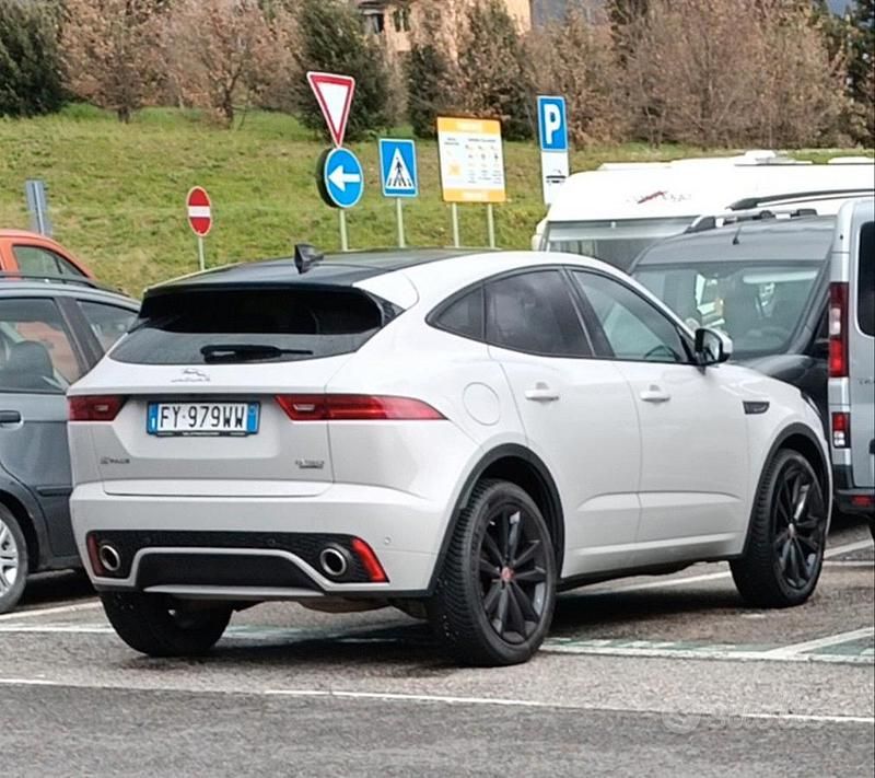Usata Jaguar E-Pace R-Dynamic 150 CV (110 kW) 2019 Grigio SUV