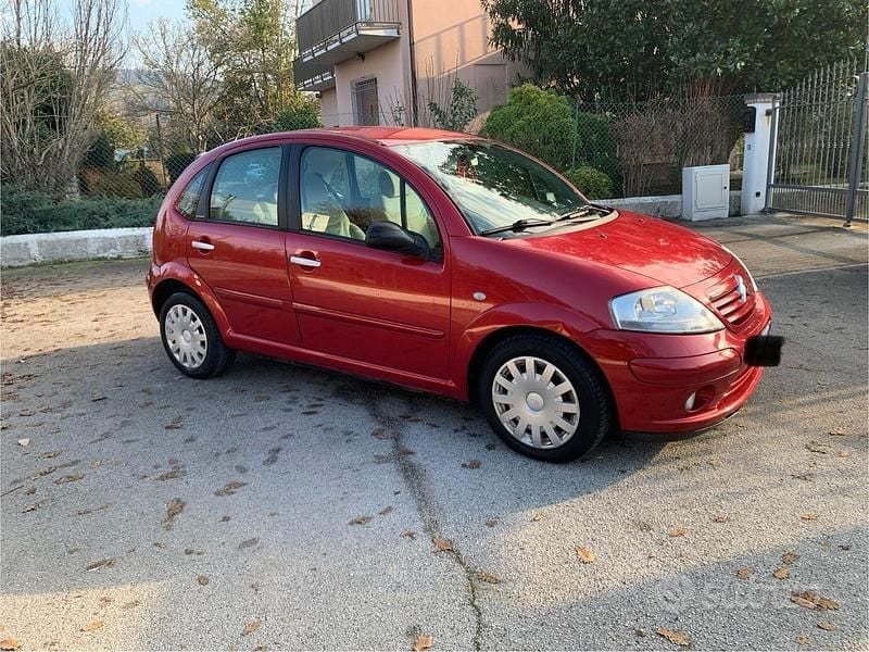 Rosso Usata 2005 Citroën C3 Exclusive Tre volumi | 4800 € (Cara) - Immagine 1/4