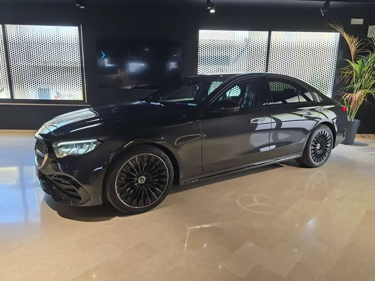 Usata Mercedes E220 AMG Line Premium 197 CV (144 kW) 2025 Nero Berlina