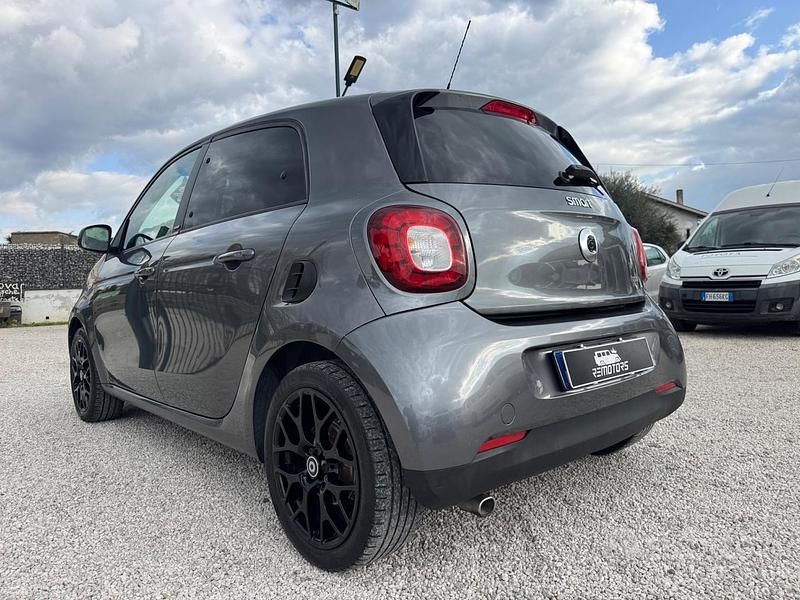 Usata Smart ForFour Passion 89 CV (65 kW) 2018 Grigio Utilitaria