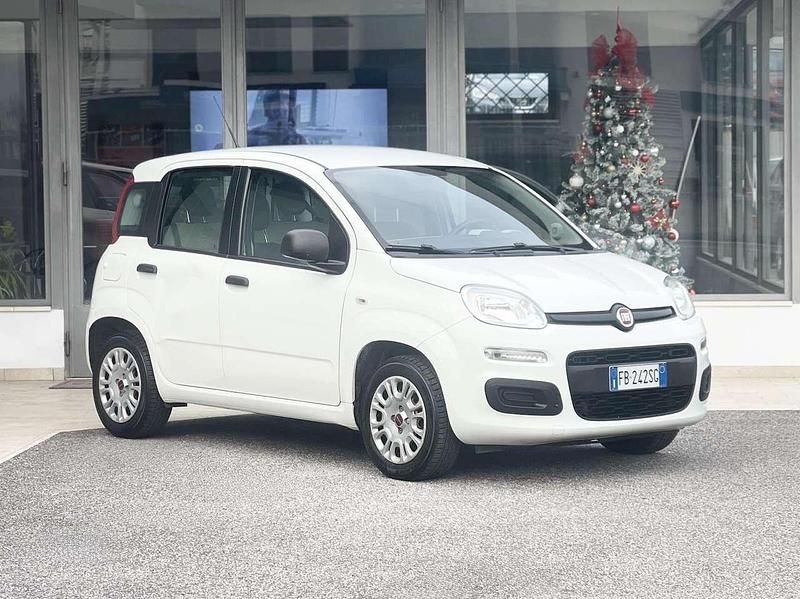 Bianco Usata 2015 Fiat Panda Tre volumi | 7700 € (Buon prezzo) - Immagine 1/4