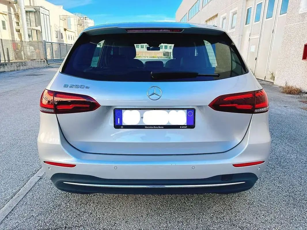 Usata Mercedes B250 Business 160 CV (117 kW) 2022 Argento Utilitaria
