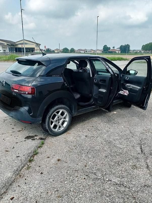Nero Usata 2019 Citroën C4 Berlina | 10.000 € (Buon prezzo) - Immagine 1/4