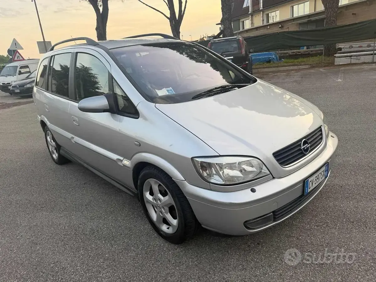 Usata Opel Zafira Eco 97 CV (71 kW) 2005 Grigio Monovolume