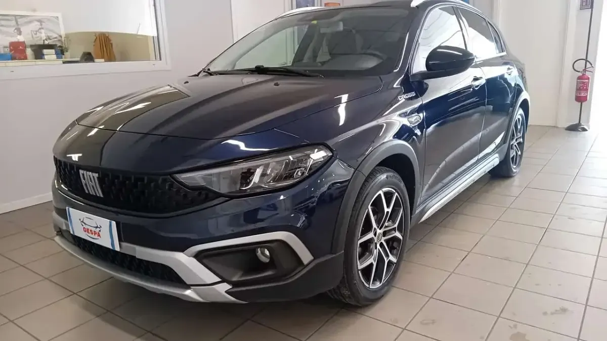 Usado Fiat Tipo Cross 99 CV (72 kW) 2022 Azul Berlina