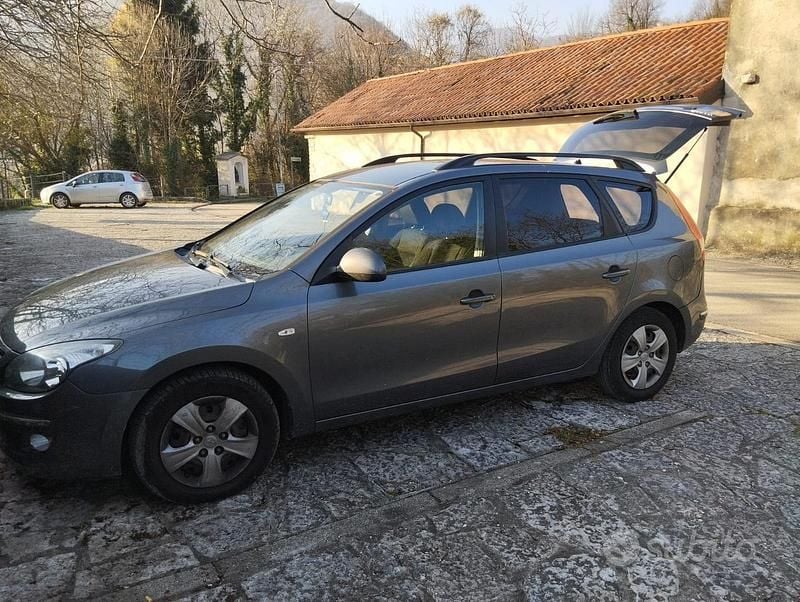 Usata Hyundai i30 Active 116 CV (85 kW) 2009 Grigio Station wagon