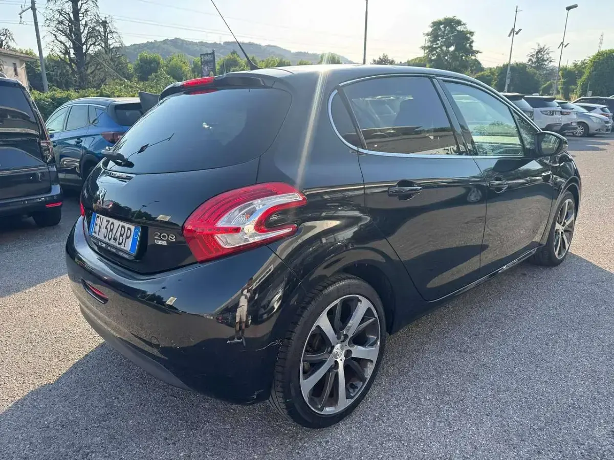 Usata Peugeot 208 Allure 92 CV (67 kW) 2014 Nero Utilitaria