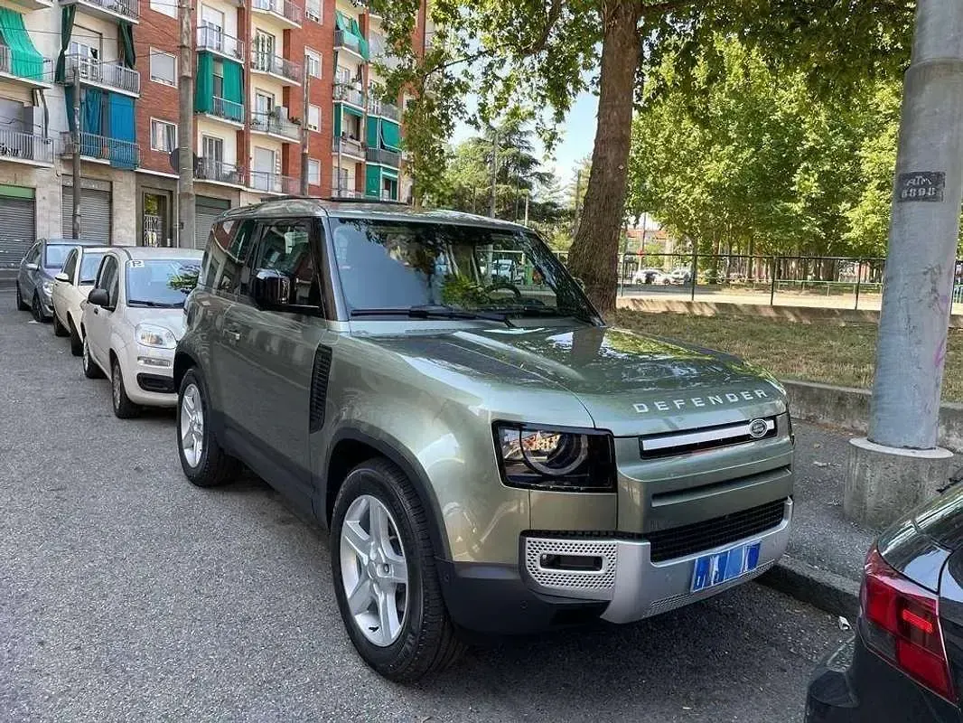 Usata Land Rover Defender SE 249 CV (183 kW) 2022 Verde SUV