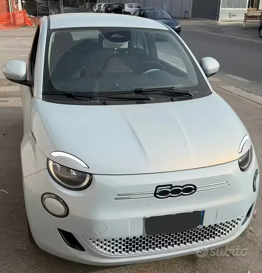 Usata Fiat 500e 85 kW (116 CV) 2021 Bluazzurro Berlina