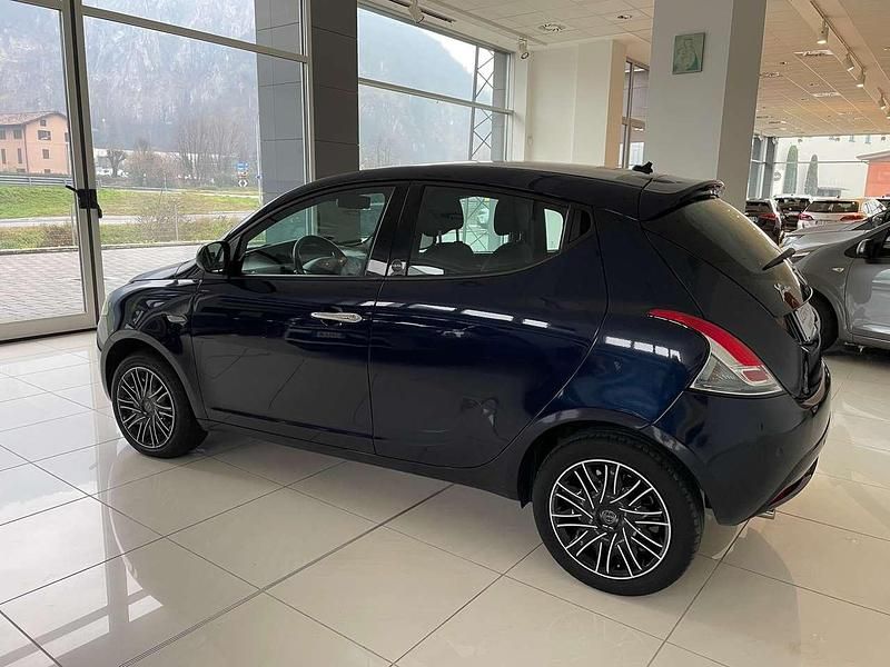 Usata Lancia Ypsilon Gold 69 CV (50 kW) 2021 Blu/azzurro Utilitaria