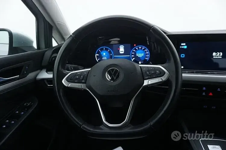 Usata VW Golf VIII Life 116 CV (85 kW) 2021 Argento Station wagon
