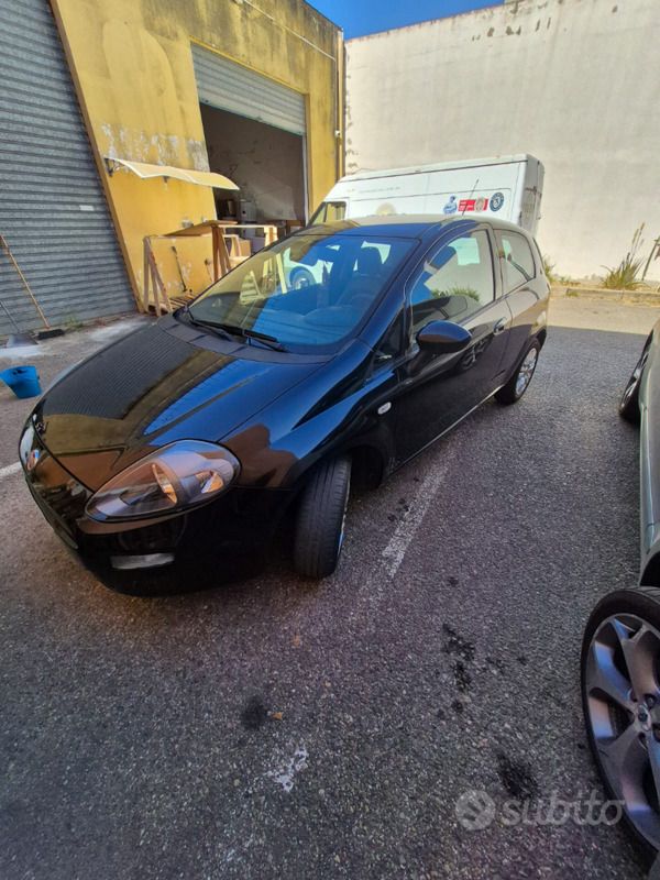 Usata Fiat Grande Punto 65 CV (47 kW) 2013 Nero Utilitaria